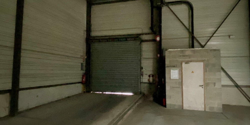 local industriel à LE HAILLAN (33185)