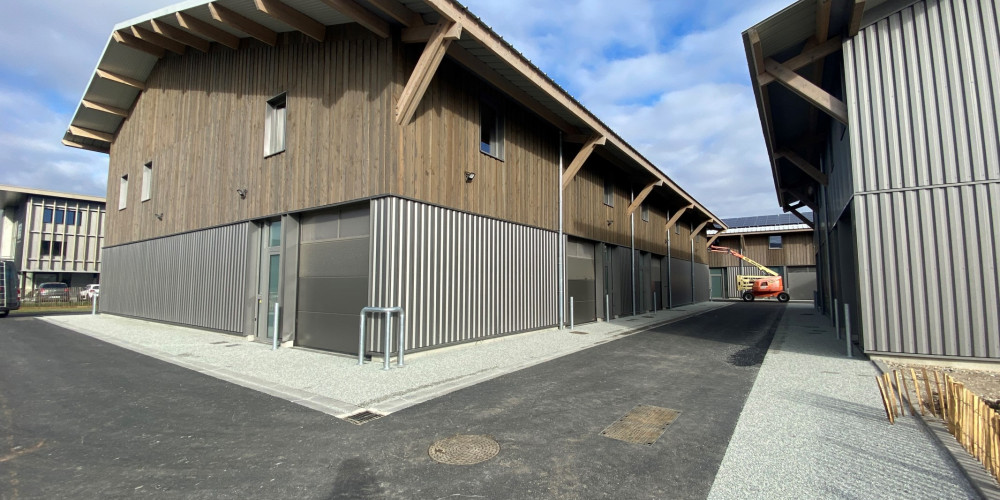 local industriel à LE HAILLAN (33185)