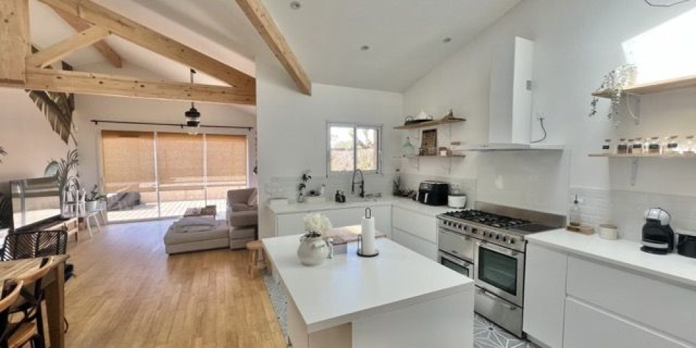 maison à VAYRES (33870)