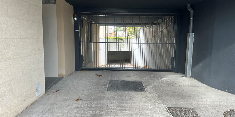 parking à CENON (33150)