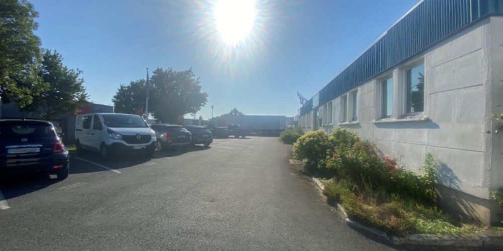 local industriel à BORDEAUX (33300)