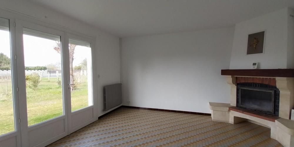 maison à LES BILLAUX (33500)