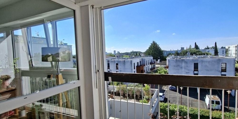 appartement à LE BOUSCAT (33110)