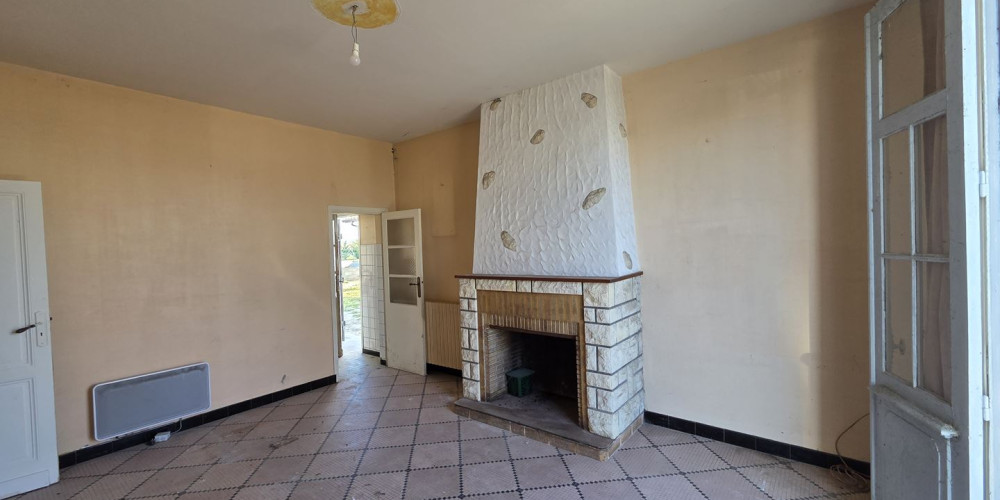 maison à LES BILLAUX (33500)