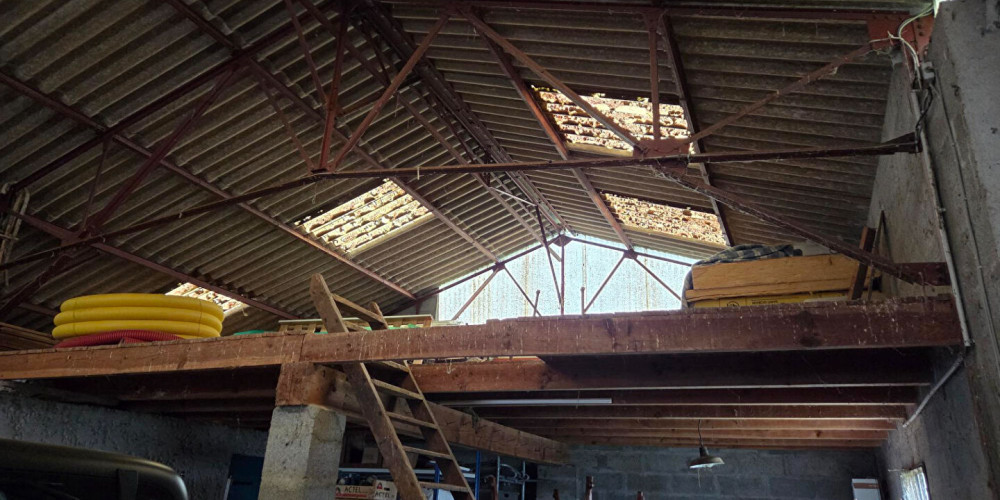 parking à LES BILLAUX (33500)