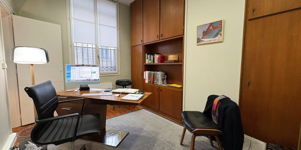 local commercial à BORDEAUX (33000)