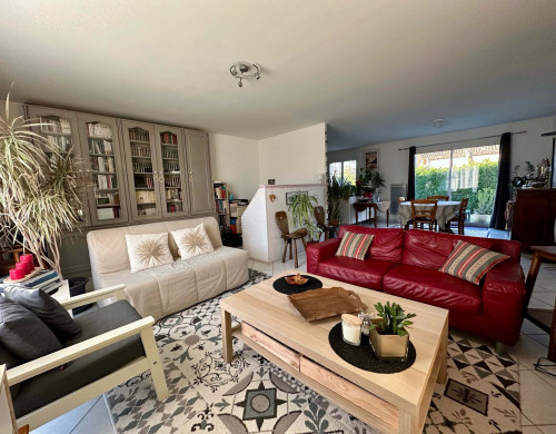 maison  ST JEAN D ILLAC