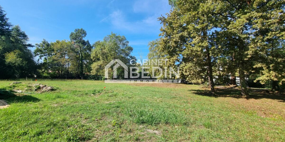 terrain à ST MEDARD EN JALLES (33160)