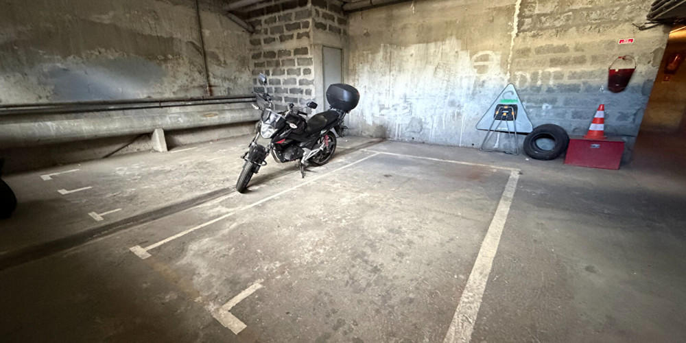 parking à BORDEAUX (33800)