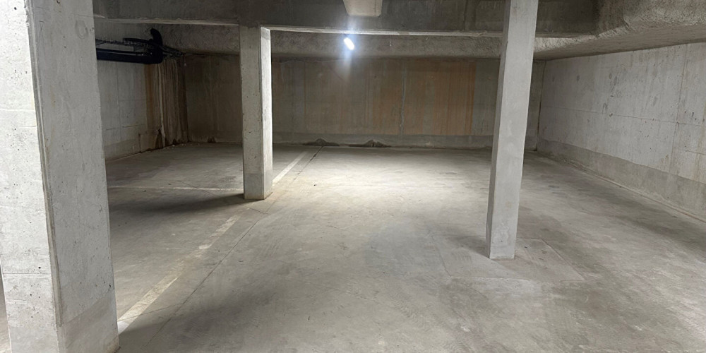 parking à CENON (33150)