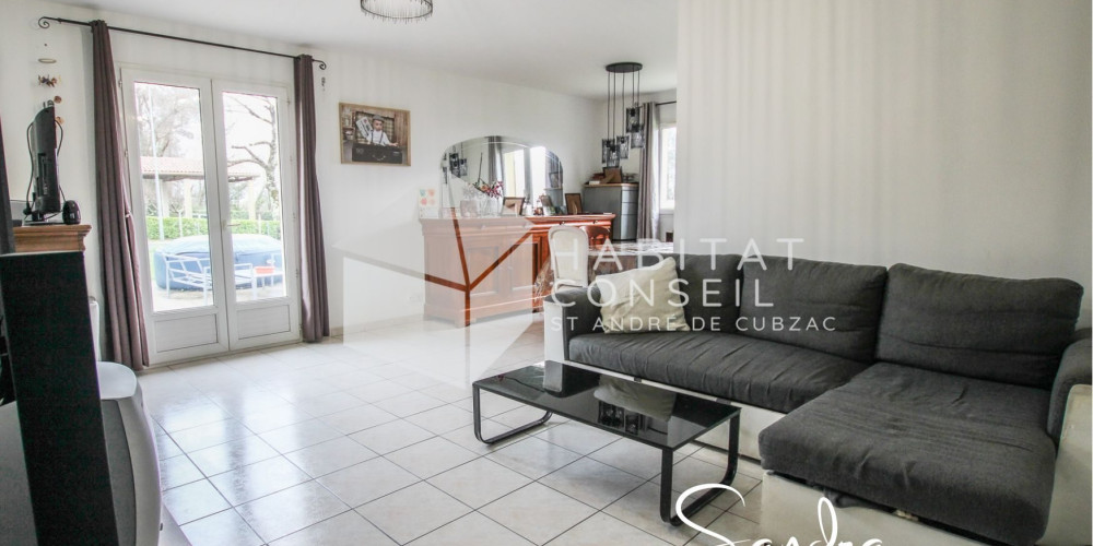 maison à ST SAVIN (33920)