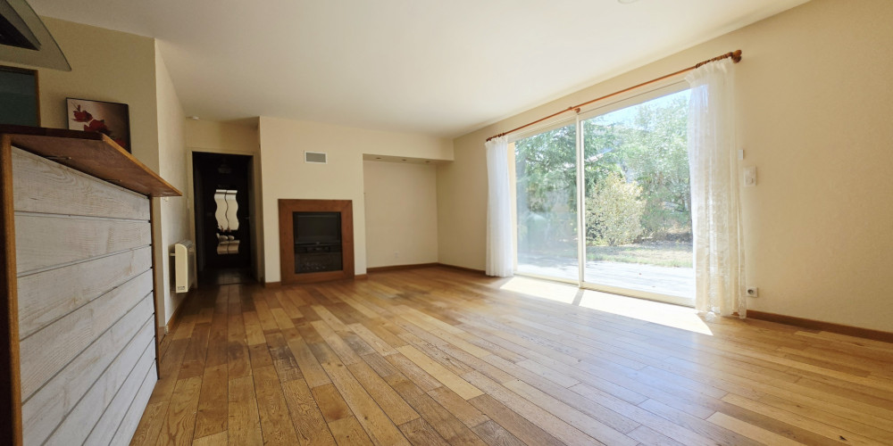 maison à VAYRES (33870)