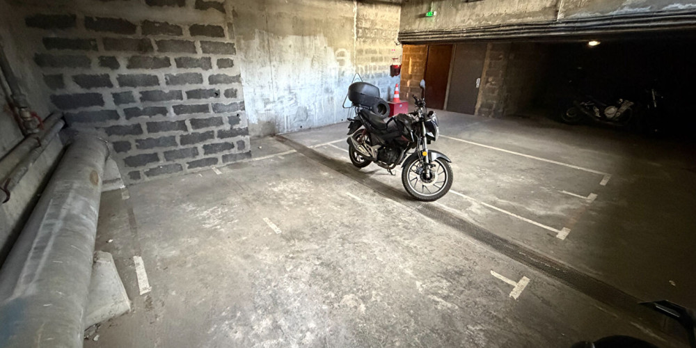 parking à BORDEAUX (33800)