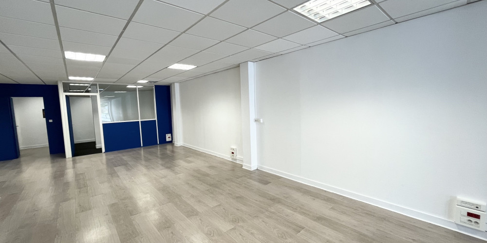 local commercial à BORDEAUX (33100)