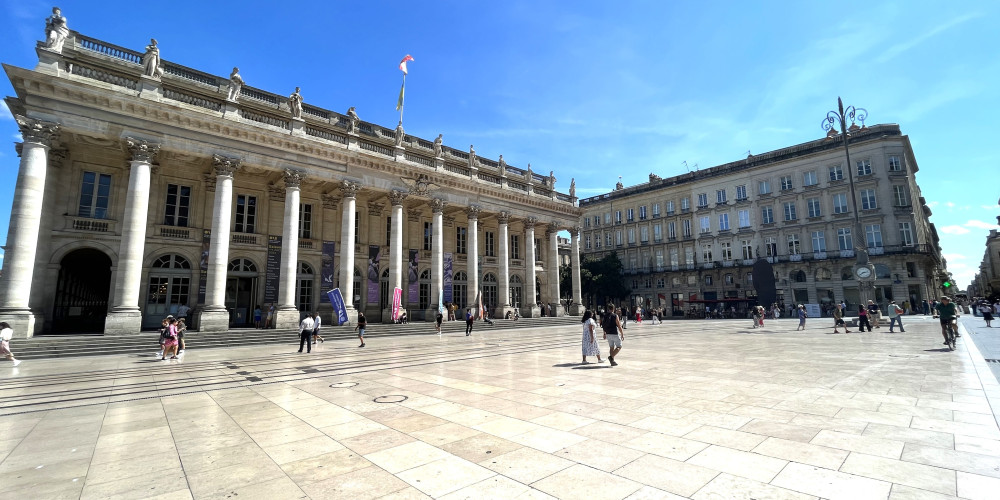 local commercial à BORDEAUX (33000)