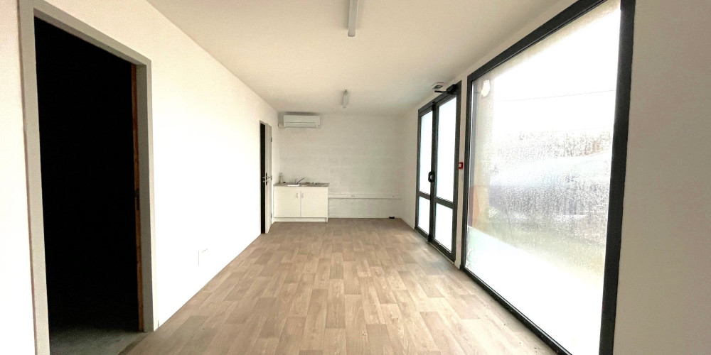 local commercial à CAVIGNAC (33620)