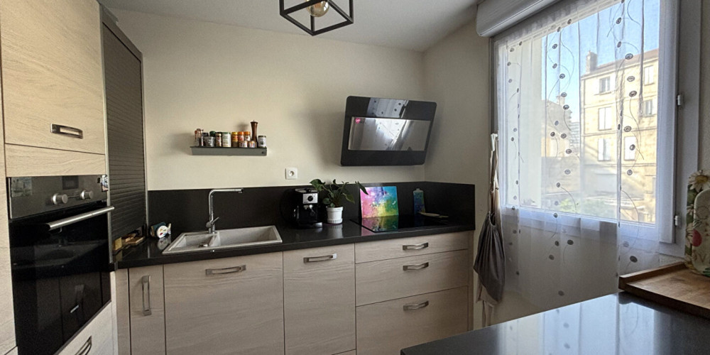 appartement à BORDEAUX (33800)
