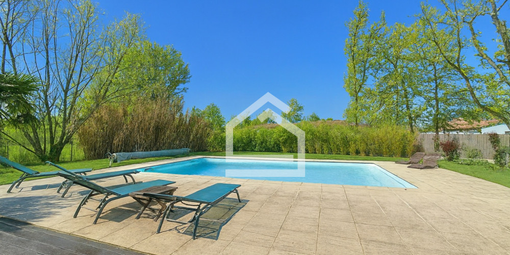 maison à ARSAC (33460)