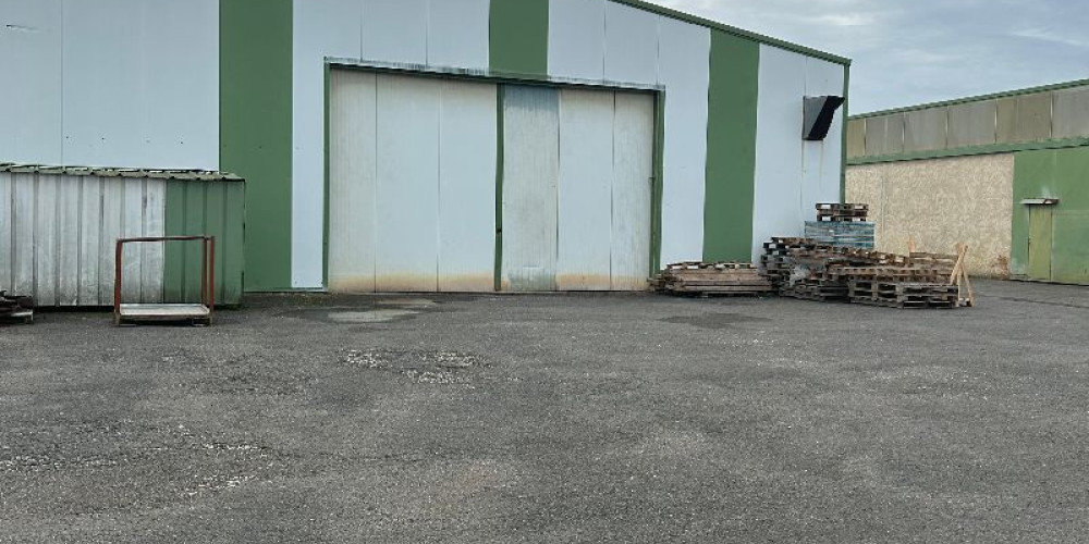 local industriel à ST MARIENS (33620)