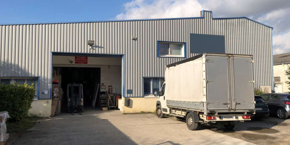 local industriel à ARTIGUES PRES BORDEAUX (33370)