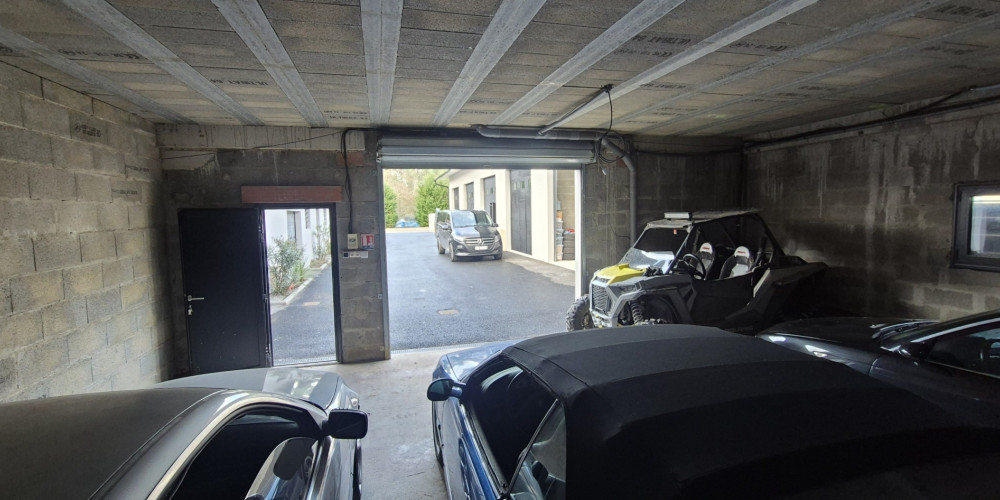 parking à AUDENGE (33980)