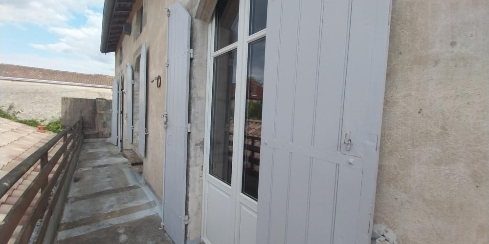 appartement à AUROS (33124)