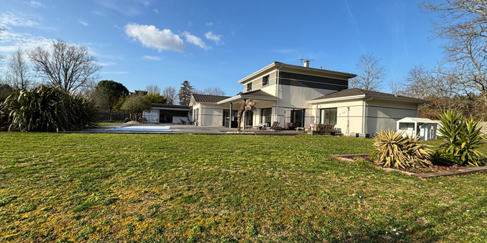 maison à ST JEAN D ILLAC (33127)