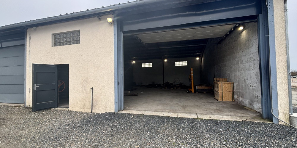 local commercial à VIRSAC (33240)