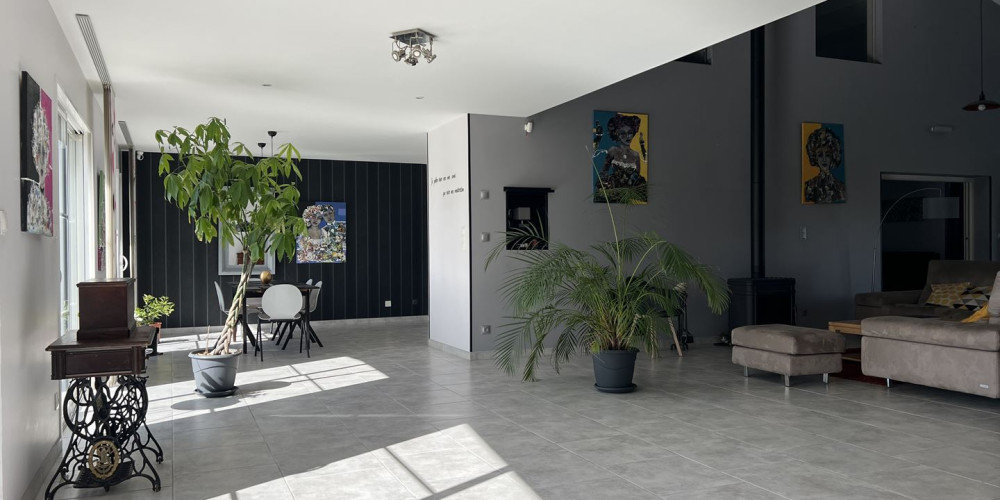 maison à BAYAS (33230)