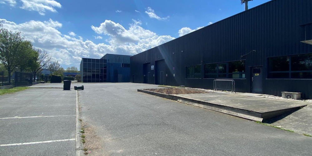 local industriel à BORDEAUX (33300)