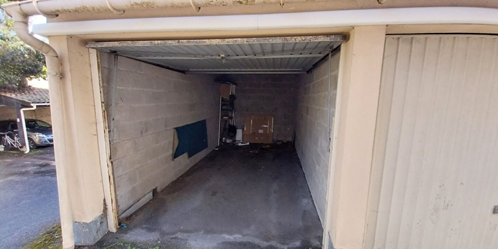 parking à BORDEAUX (33000)