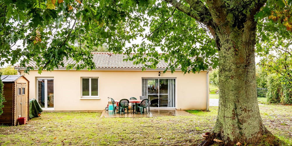 maison à BOURG (33710)