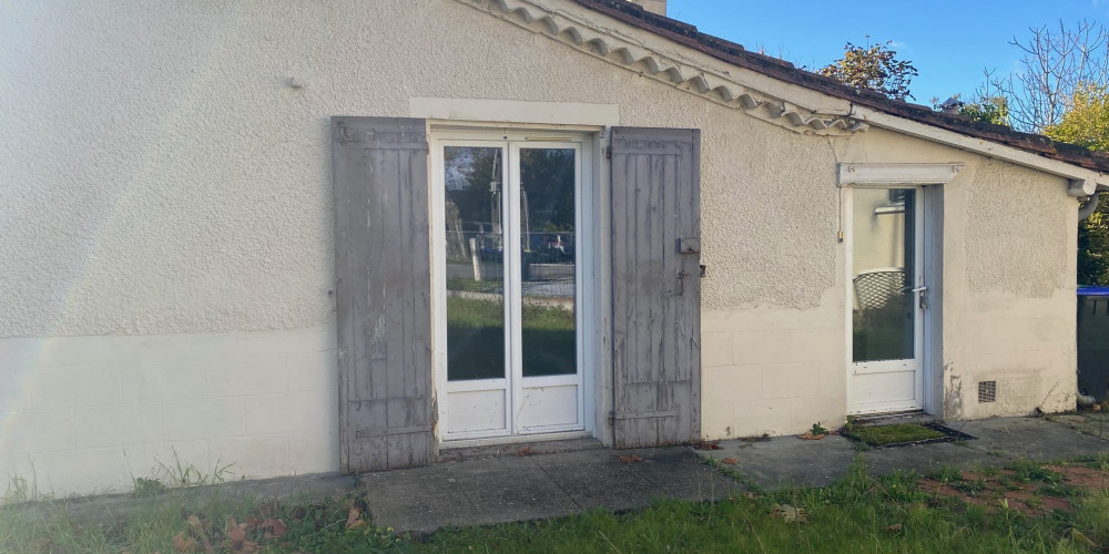 immeuble à ARES (33740)