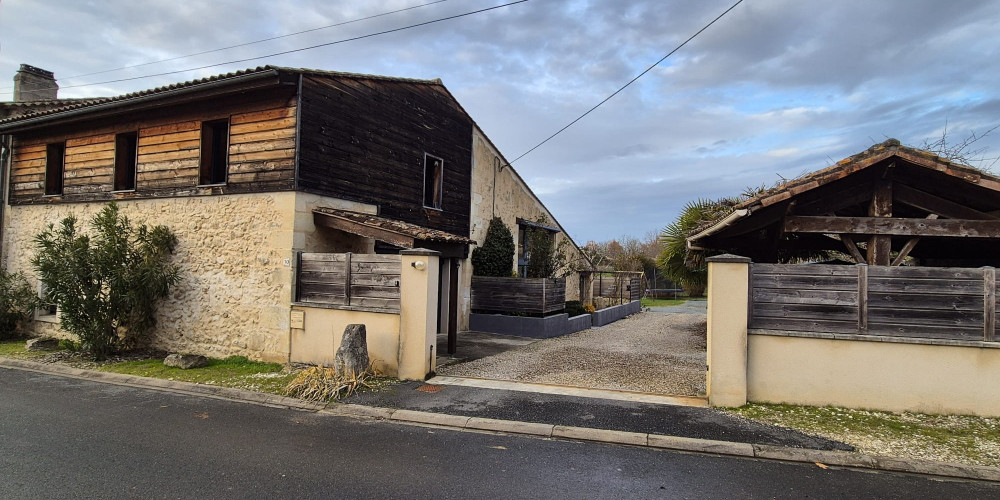 maison à BELLEBAT (33760)