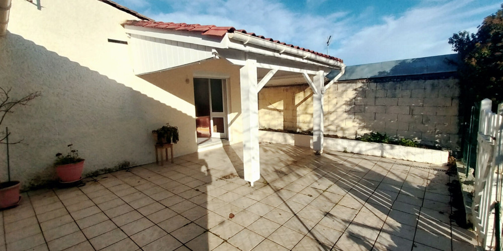 maison à ST CHRISTOLY DE BLAYE (33920)