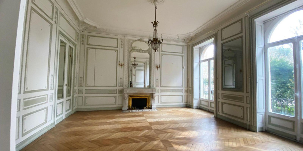 local commercial à BORDEAUX (33000)