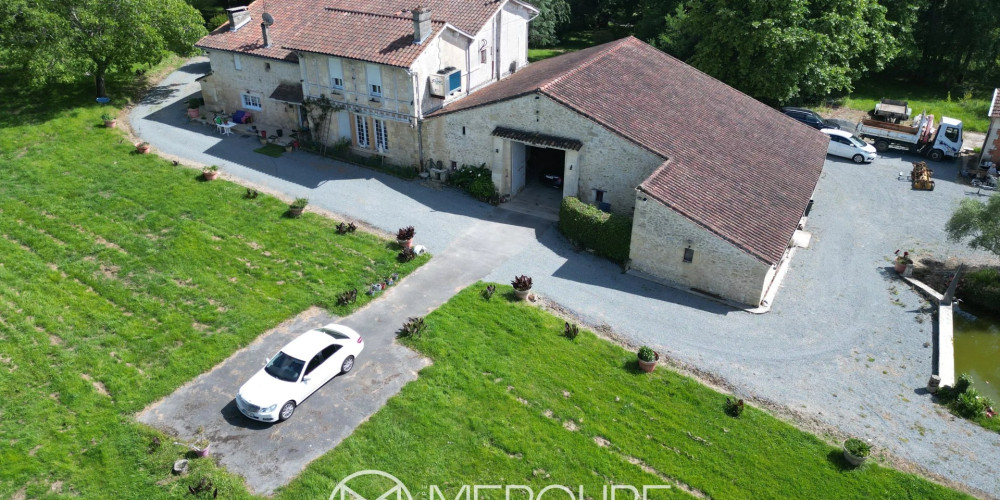 maison à MONTUSSAN (33450)