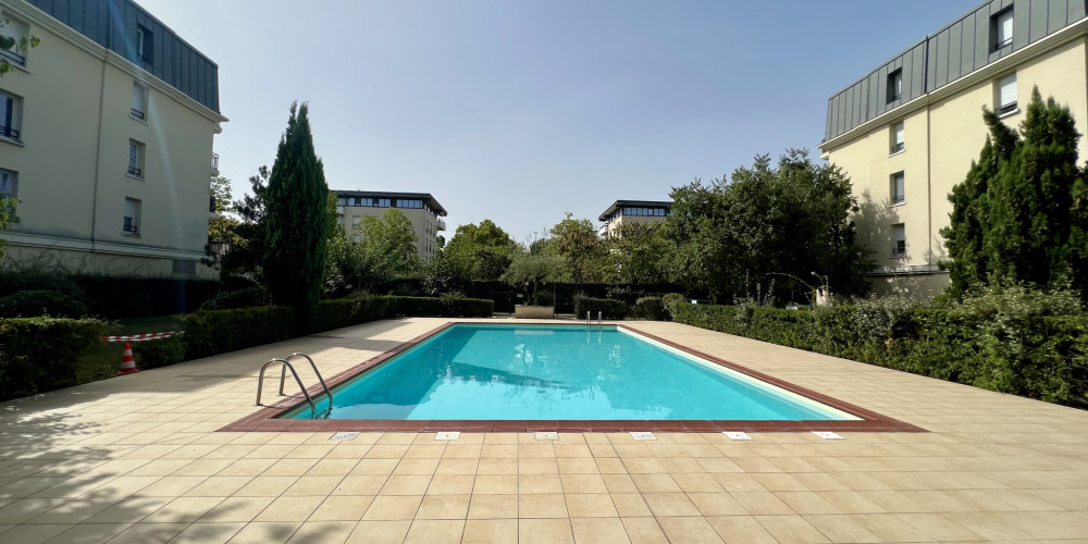 appartement à BORDEAUX (33300)