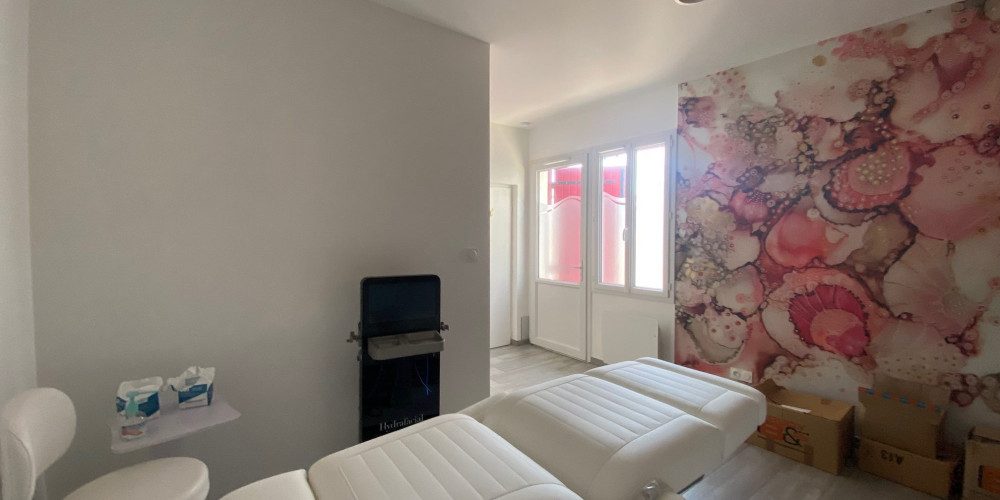 immeuble à ARES (33740)