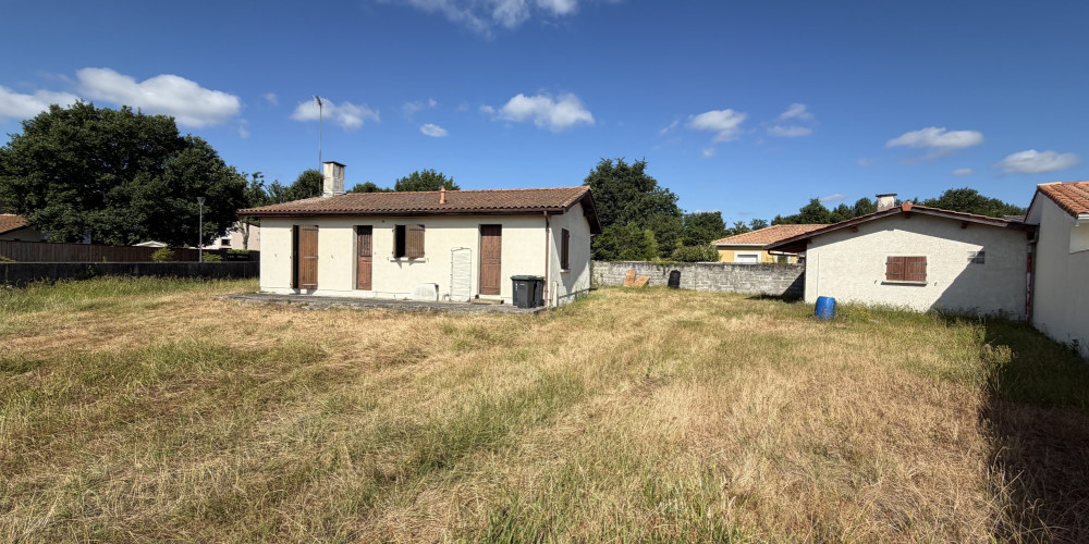maison à ST JEAN D ILLAC (33127)