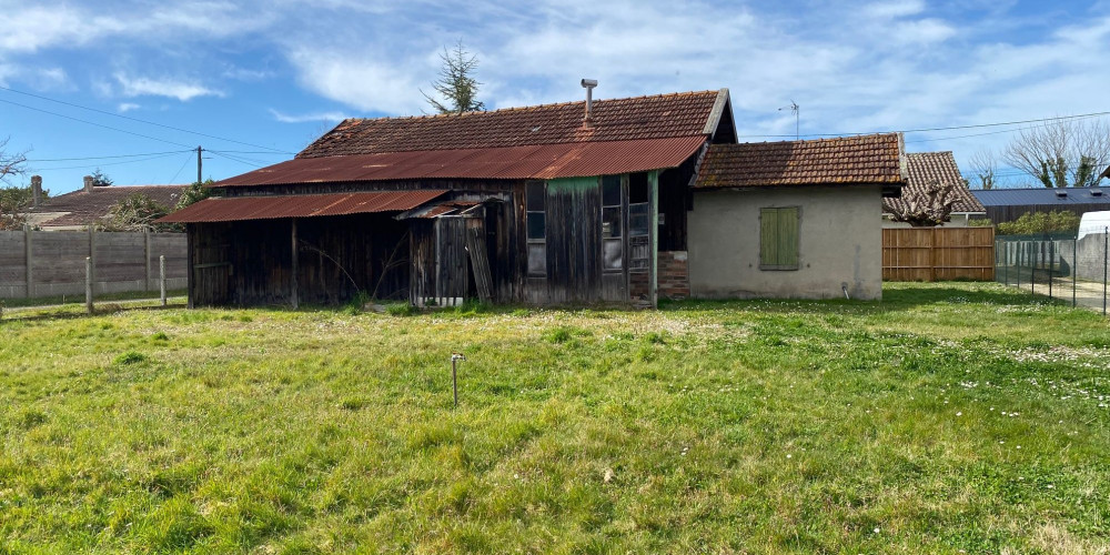 terrain à ARES (33740)