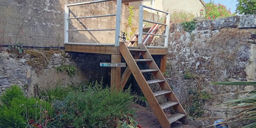 maison à MONTAGNE (33570)