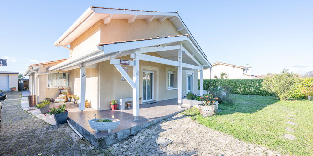 maison à BASSENS (33530)