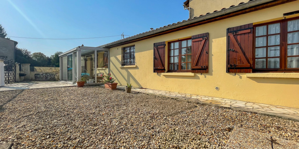 maison à MONTAGNE (33570)
