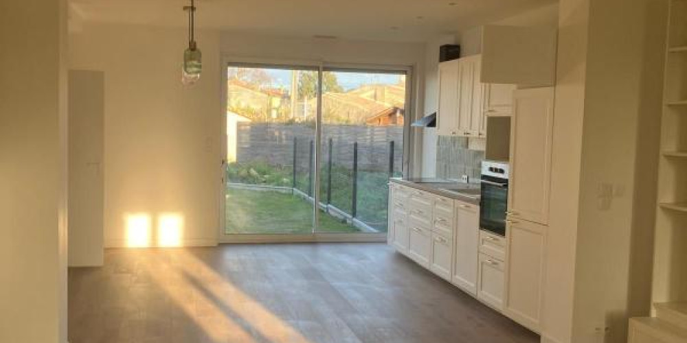 maison à LES BILLAUX (33500)