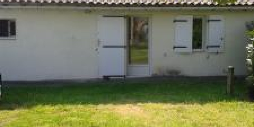 maison à ST SAVIN (33920)