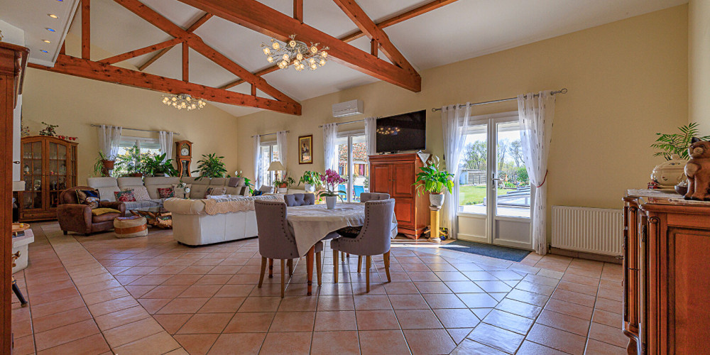 maison à ST MEDARD DE GUIZIERES (33230)