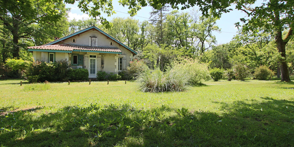 maison à ST MAGNE (33125)