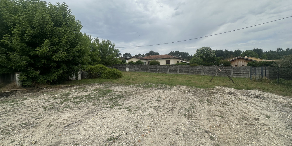 terrain à AYGUEMORTE LES GRAVES (33640)