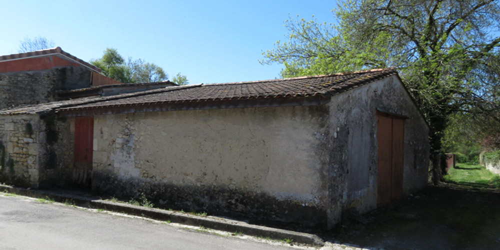 immeuble à COUQUEQUES (33340)